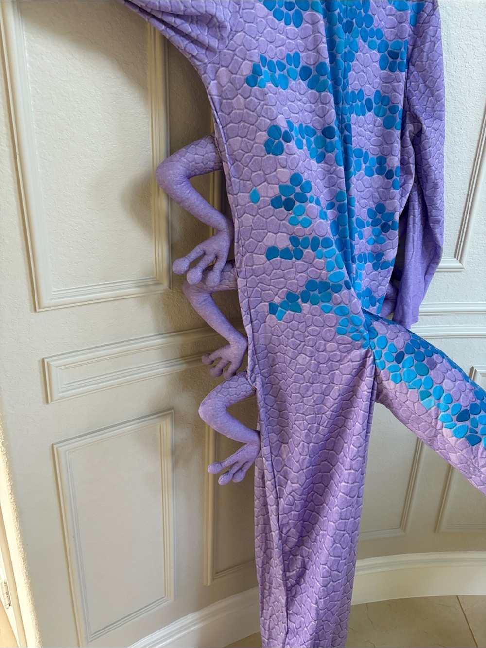 Disney and Pixar Monsters Inc Randall Costume (Men’s XL) 6ft tall and over - Picture 10 of 11